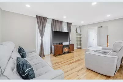 95 Colonial Drive, Massapequa, NY 11758 - Photo 8