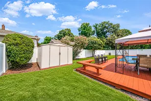41 Orchard St, Farmingdale, NY 11735 - Photo 32