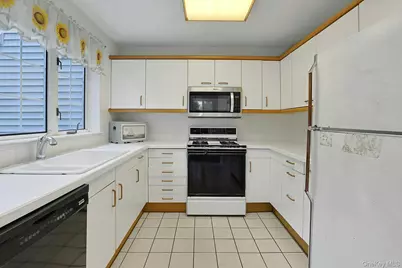 5 Pinewood Drive, White Plains, NY 10603 - Photo 14