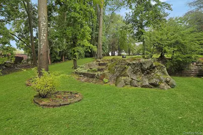 5 Pinewood Drive, White Plains, NY 10603 - Photo 32