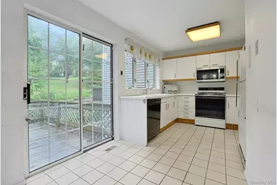 5 Pinewood Drive, White Plains, NY 10603 - Photo 12