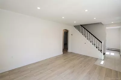 12 Garland, Westbury, NY 11590 - Photo 8