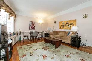 4 Maple Dr, Great Neck, NY 11021 - Photo 10