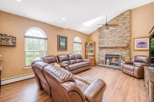2 Piedmont Ct, Centereach, NY 11720 - Photo 4