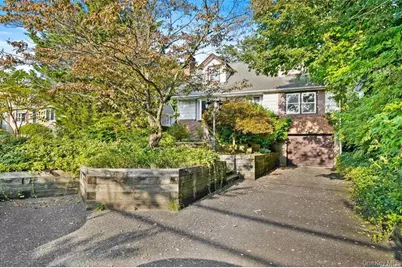 228 Oakwood Road, Huntington Station, NY 11746 - Photo 2