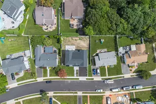 7 Rosewood Pl, Plainview, NY 11803 - Photo 10