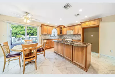 752 Oakfield Avenue, Bellmore, NY 11710 - Photo 10
