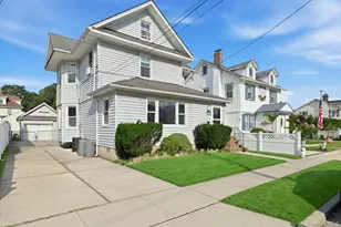 100 Spruce St, West Hempstead, NY 11552 - Photo 2