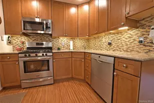 24 Island Blvd, Bohemia, NY 11716 - Photo 4