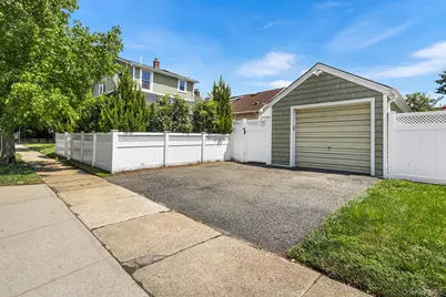126 Rutland Avenue, Rockville Centre, NY 11570 - Photo 26