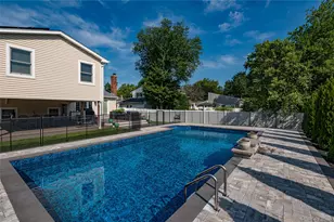165 Pepperidge Rd, Oakdale, NY 11769 - Photo 32