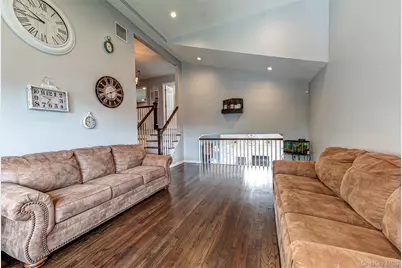 165 Pepperidge Road, Oakdale, NY 11769 - Photo 20