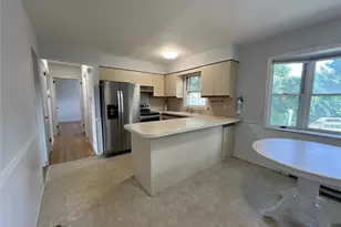 8 Daly Dr, Riverhead, NY 11901 - Photo 10