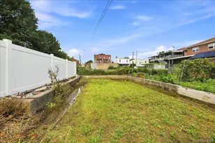 1463 Pelham Pkwy N, Bronx, NY 10469 - Photo 4