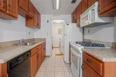 221 Sagamore Hills Drive #221, Port Jefferson Station, NY 11776 - Photo 4