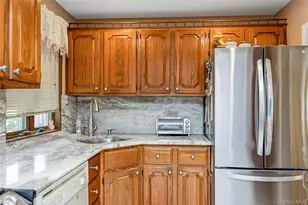 9 Linwood Ave, Farmingdale, NY 11735 - Photo 8