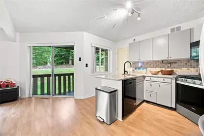 60 Eagle Ridge Way, Nanuet, NY 10954 - Photo 6