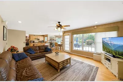 150 Hayrick Lane, Commack, NY 11725 - Photo 8