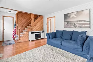 70 Fanning Ave, Hampton Bays, NY 11946 - Photo 4