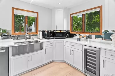 70 Fanning Avenue, Hampton Bays, NY 11946 - Photo 10