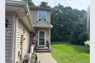 207 Crestwood Court, Fishkill, NY 12524 - Photo 4