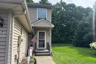 207 Crestwood Ct, Fishkill, NY 12524 - Photo 4