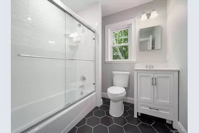 121 Clinton Avenue, Nyack, NY 10960 - Photo 18