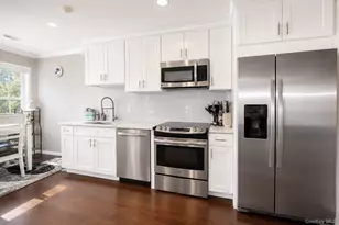 31 Vista Dr N, Manorville, NY 11949 - Photo 6