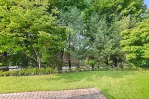 303 Bridgeview Dr, Poughkeepsie, NY 12601 - Photo 34