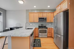 303 Bridgeview Dr, Poughkeepsie, NY 12601 - Photo 12