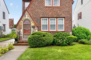 448 Lewis Pl, Mineola, NY 11501 - Photo 2