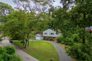 44 Chestnut Ave, Setauket, NY 11733 - Photo 20
