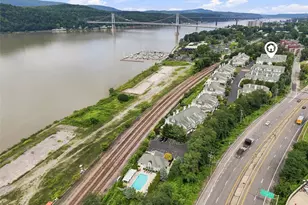 308 Bridgeview Dr, Poughkeepsie, NY 12601 - Photo 4