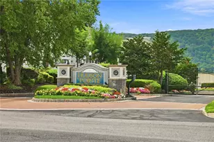 308 Bridgeview Dr, Poughkeepsie, NY 12601 - Photo 2