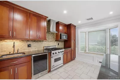 87 Woodlawn Avenue, New Rochelle, NY 10804 - Photo 8