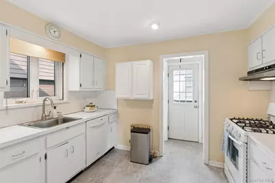 23 Wisteria Avenue, Mineola, NY 11501 - Photo 12
