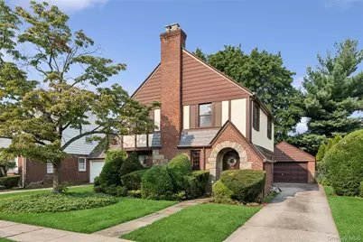 23 Wisteria Avenue, Mineola, NY 11501 - Photo 2