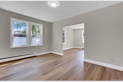 15 Stratford Avenue, Williston Park, NY 11596 - Photo 8