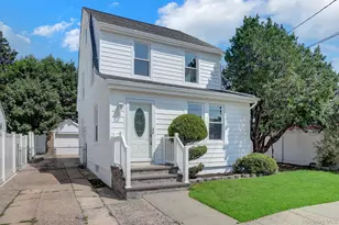 15 Stratford Ave, Williston Park, NY 11596 - Photo 2