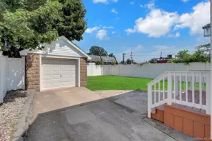 15 Stratford Ave, Williston Park, NY 11596 - Photo 26