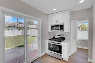 15 Stratford Ave, Williston Park, NY 11596 - Photo 10