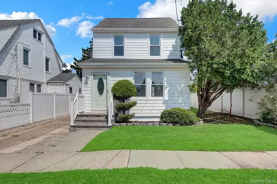 15 Stratford Avenue, Williston Park, NY 11596 - Photo 1