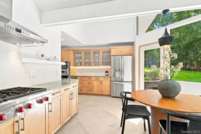 543 Scarborough Road, Briarcliff Manor, NY 10510 - Photo 14