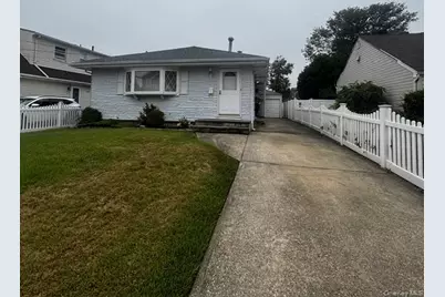 66 E Neptune Avenue, Lindenhurst, NY 11757 - Photo 2