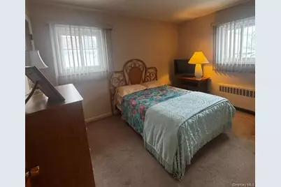66 E Neptune Avenue, Lindenhurst, NY 11757 - Photo 10