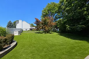 23 Greentree Dr, Medford, NY 11763 - Photo 28