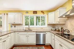 1 Valleywood Ct W, Saint James, NY 11780 - Photo 12