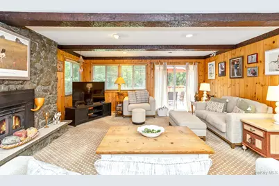 1 Valleywood Court W, Saint James, NY 11780 - Photo 2