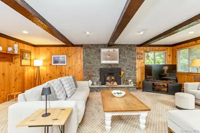 1 Valleywood Court W, Saint James, NY 11780 - Photo 4