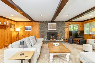 1 Valleywood Ct W, Saint James, NY 11780 - Photo 4